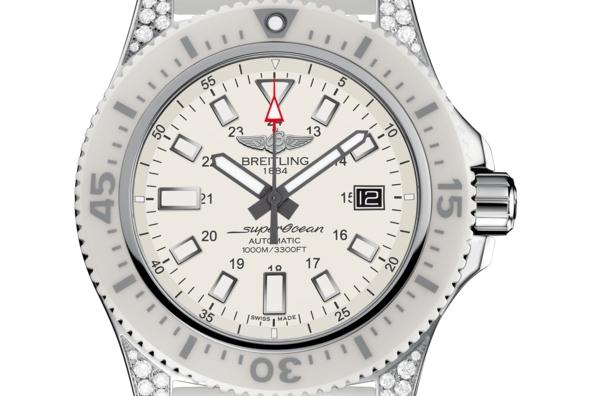 The 44 mm copy Breitling Superocean Y1739367 watches have white dials.