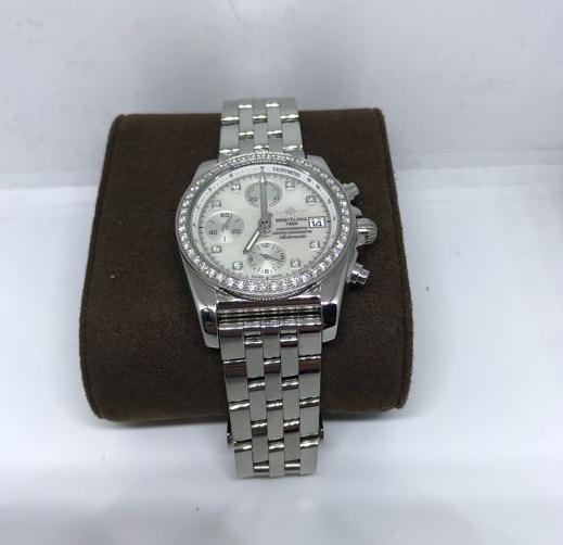 The popular copy Breitling Chronomat A1331053 watches are suitable for both men and women.