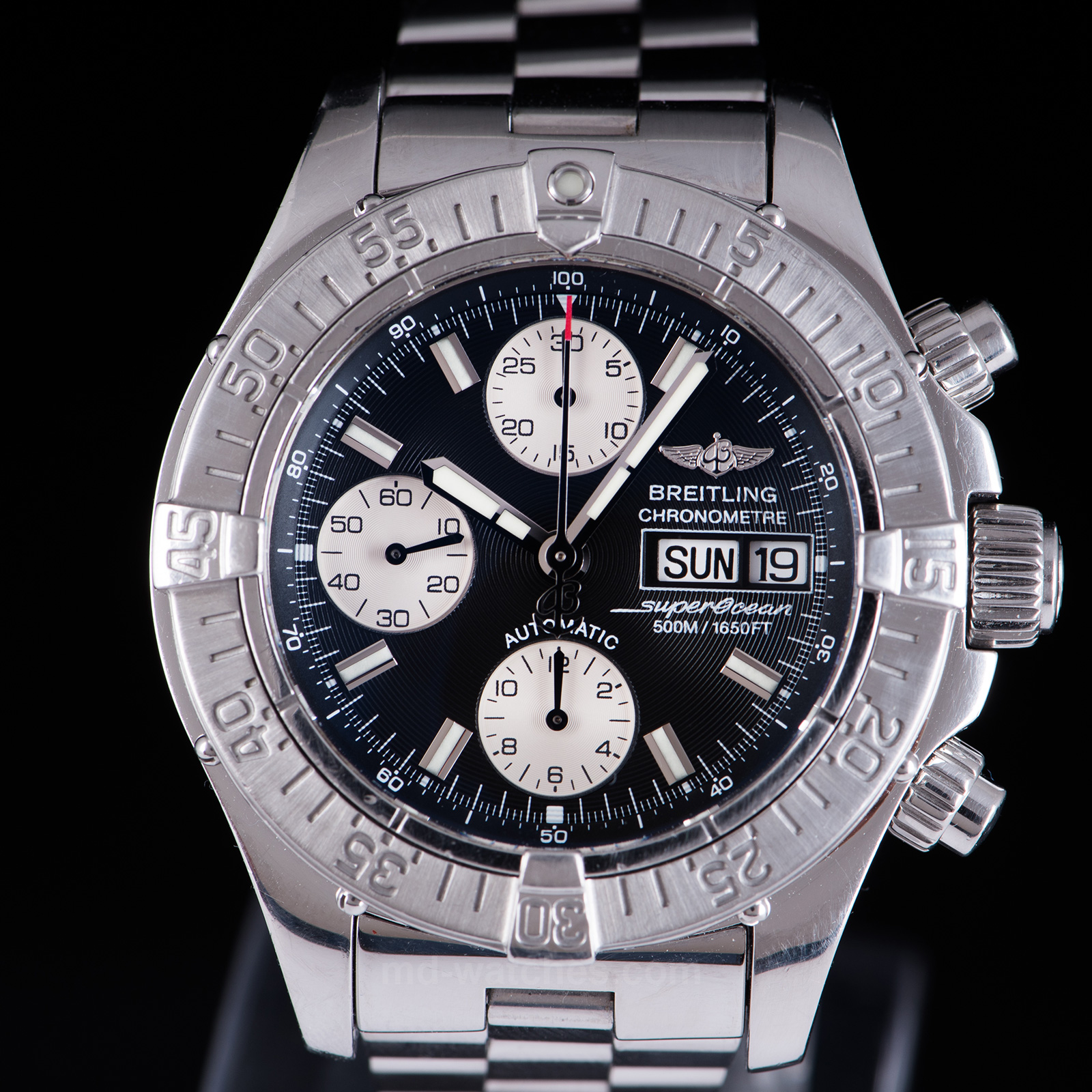 The 42 mm replica Breitling Superocean watches have black dials.