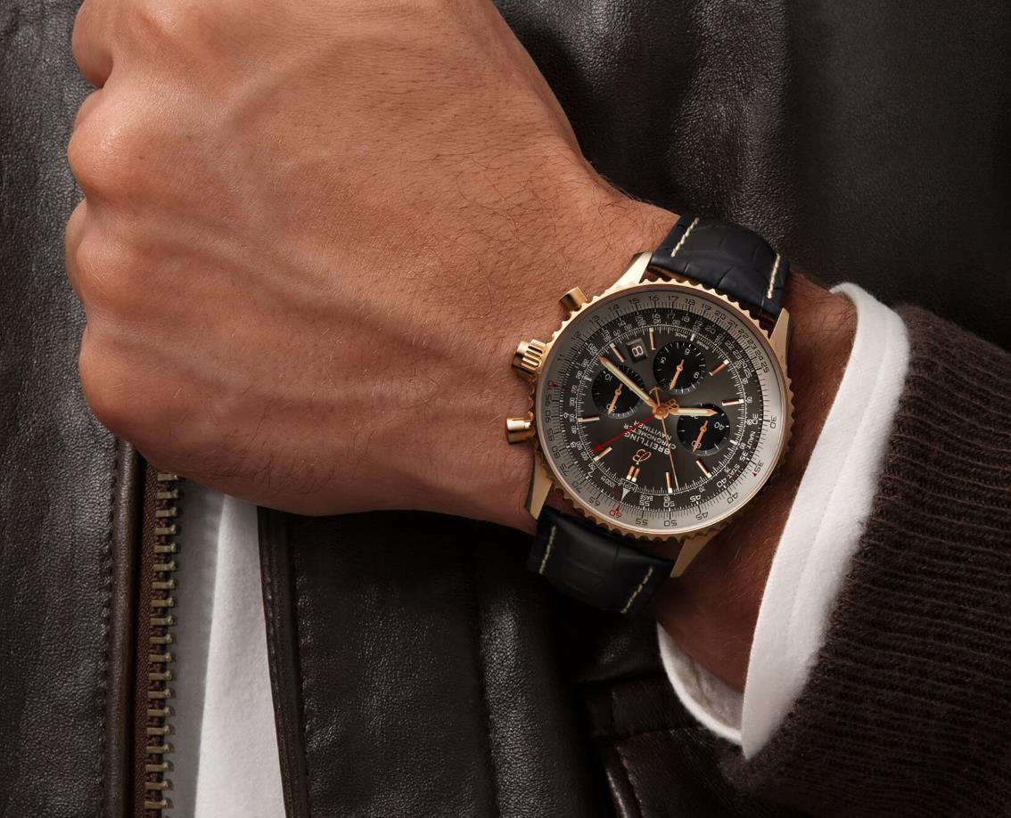 The 18k red gold fake watches have black straps.